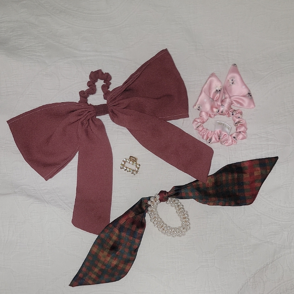 Set of 4 Elegant Bow and Scrunchie Hair Claw Clip Paul & Joe Cat, Plaid Design